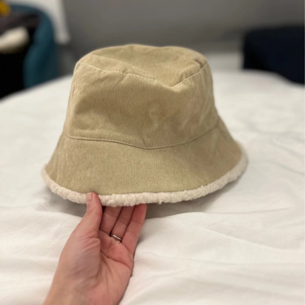 Fur oversized Winter bucket hat